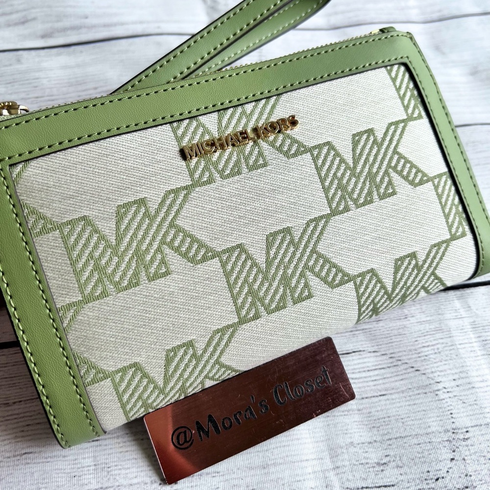Michael Kors Double Zip Wallet-Wristlet - Picture 2 of 9